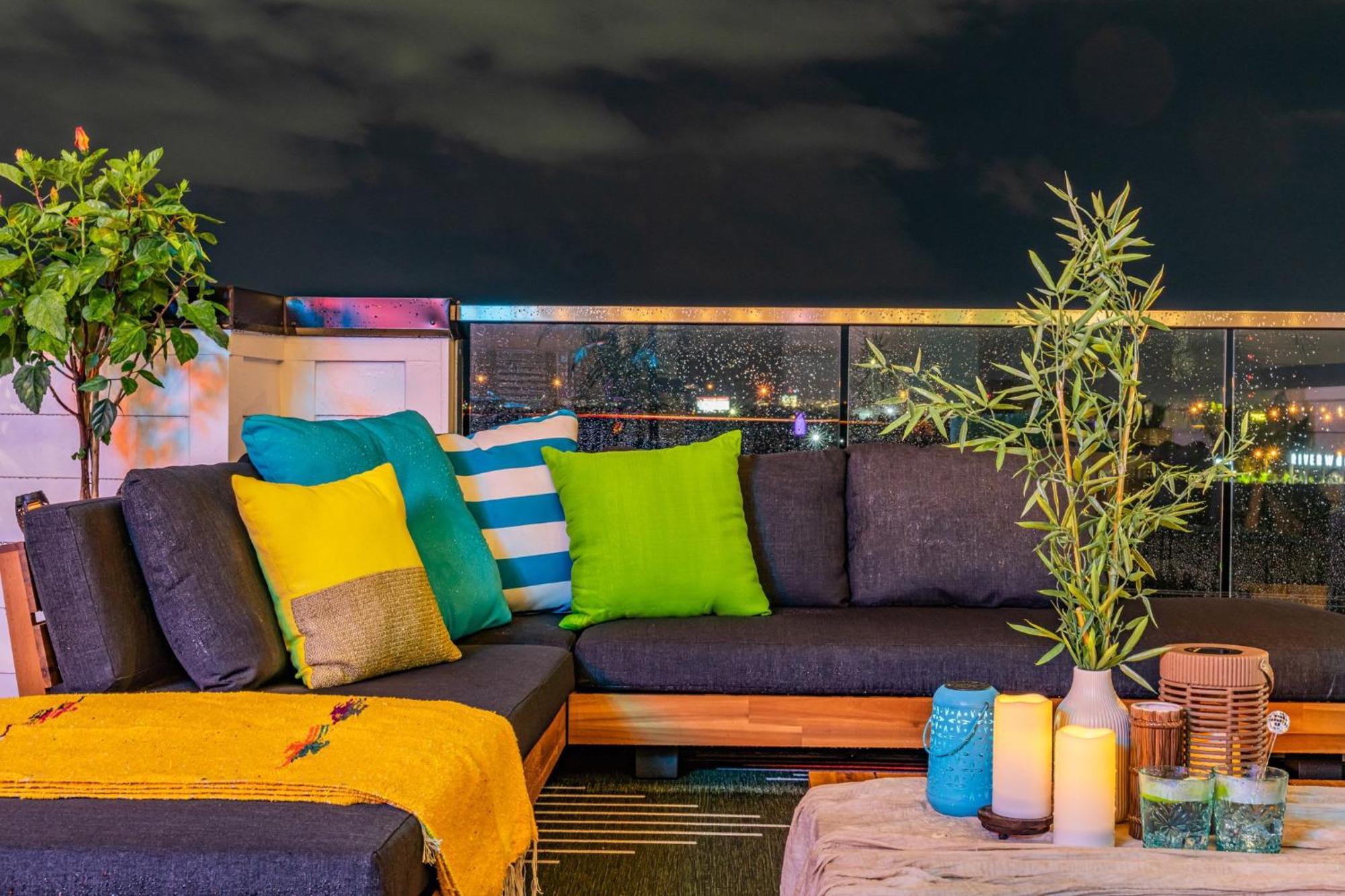 Rooftop Hot Tub & Game - 3 Miles To Downtown Holiday home Nashville