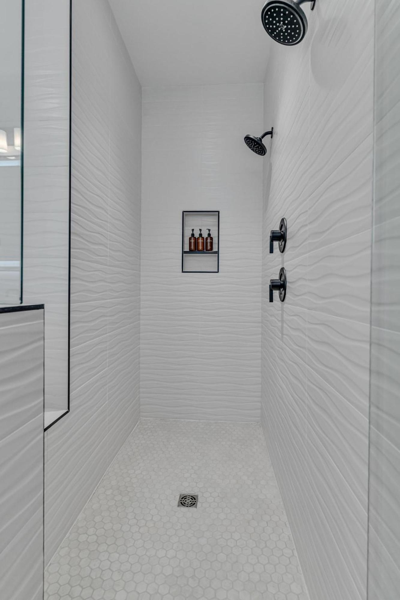 Holiday home Rooftop Hot Tub & Game - 3 Miles To Downtown *