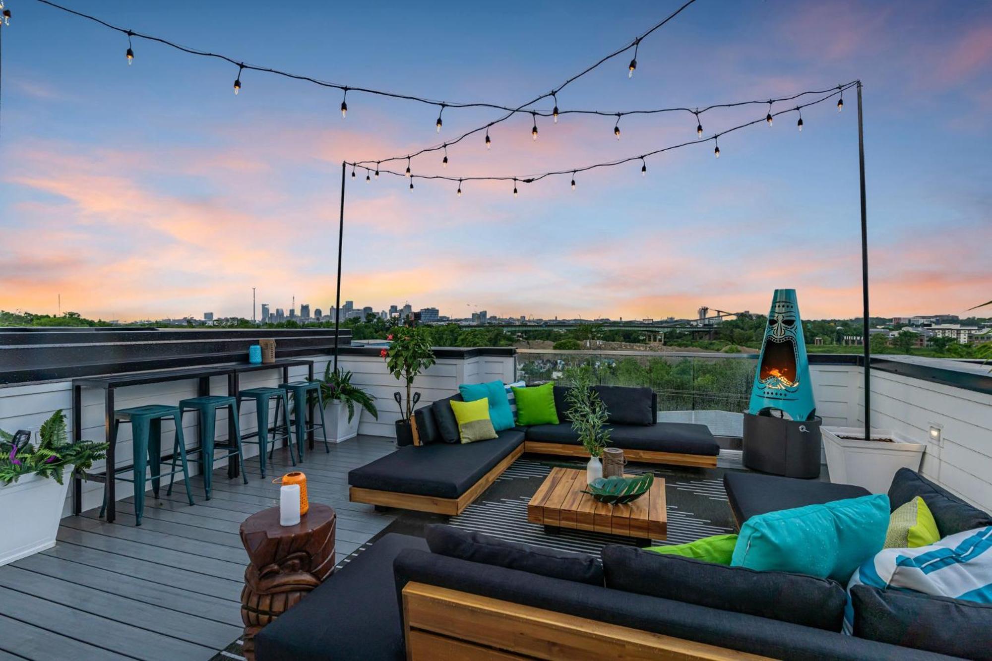 Holiday home Rooftop Hot Tub & Game - 3 Miles To Downtown Nashville