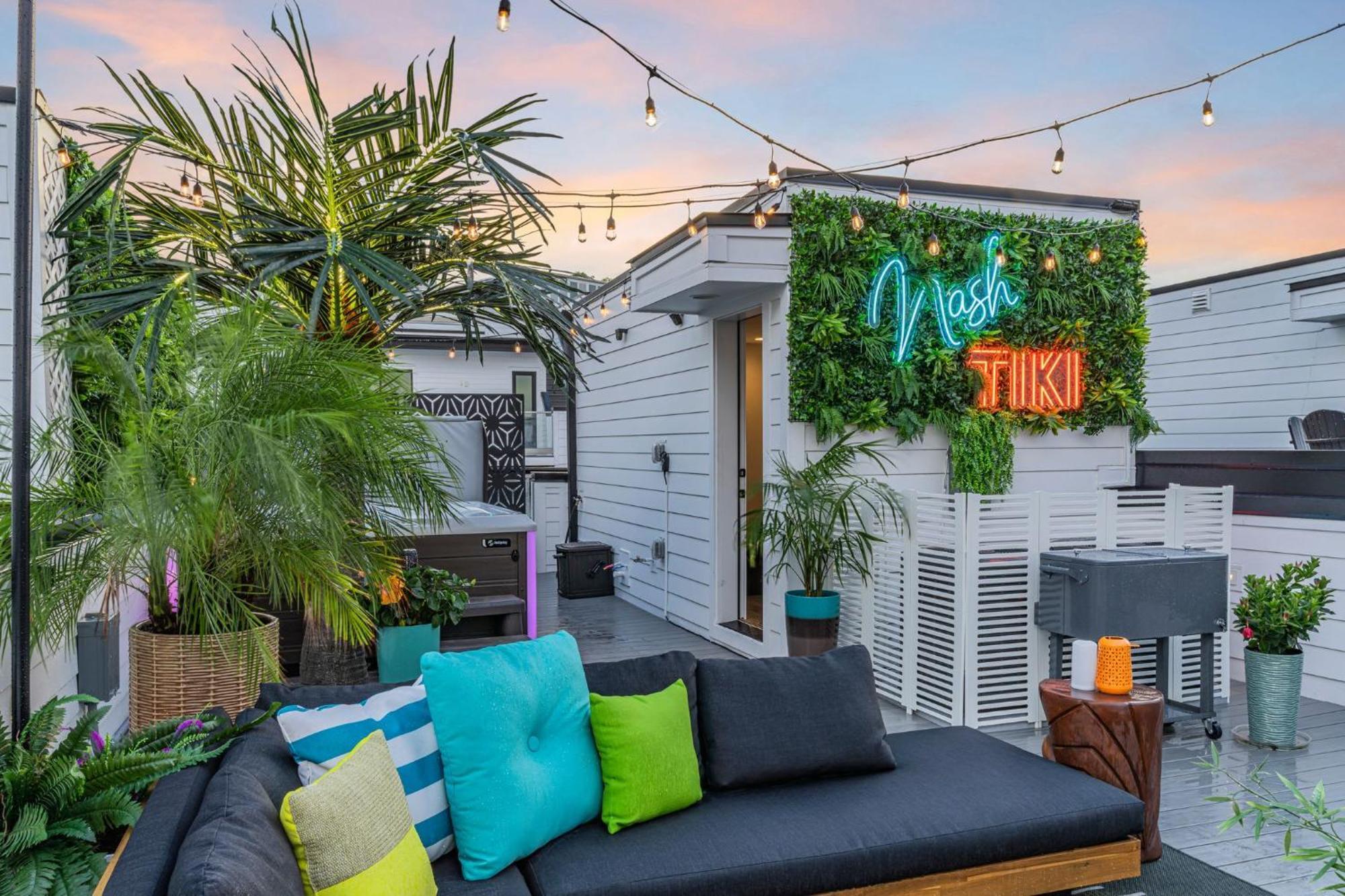 Holiday home Rooftop Hot Tub & Game - 3 Miles To Downtown *