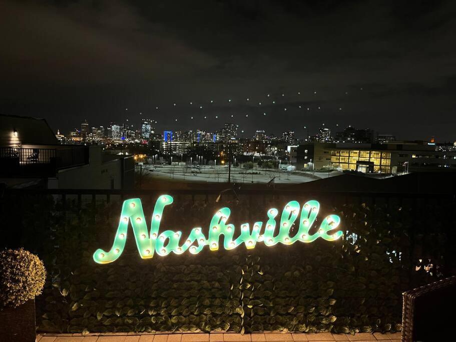New And Luxurious By Downtown With Rooftop Deck! Holiday home Nashville