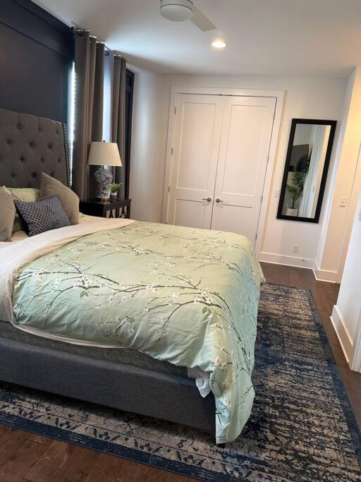 New And Luxurious By Downtown With Rooftop Deck! *
