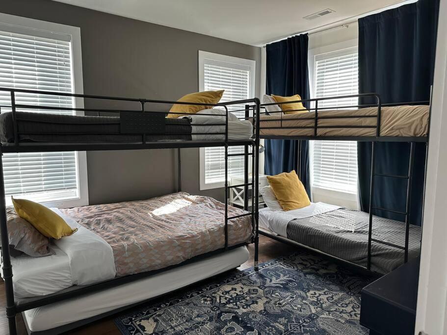 New And Luxurious By Downtown With Rooftop Deck! Nashville