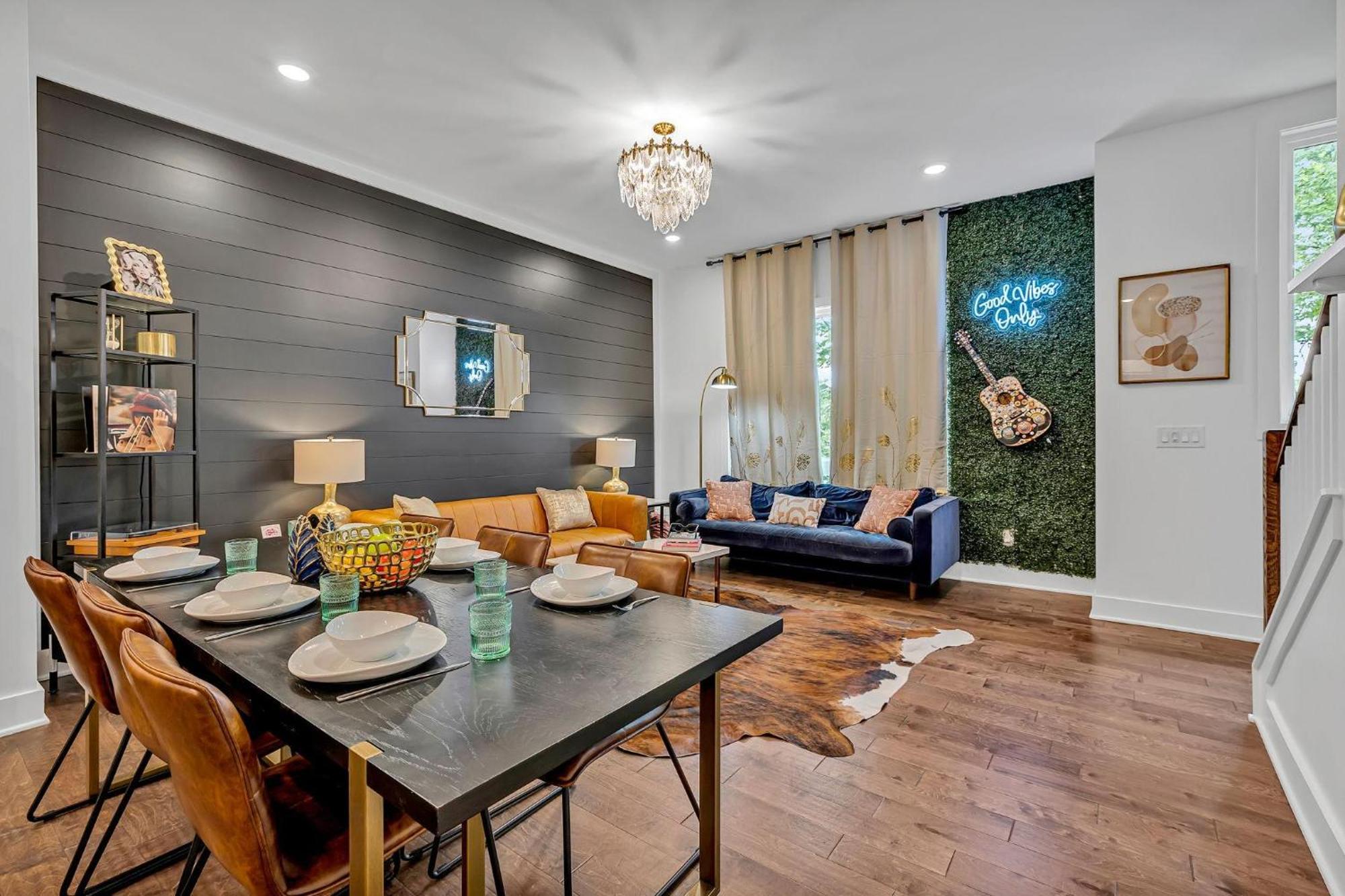 Hotel - 849 Vibe Pl 4*