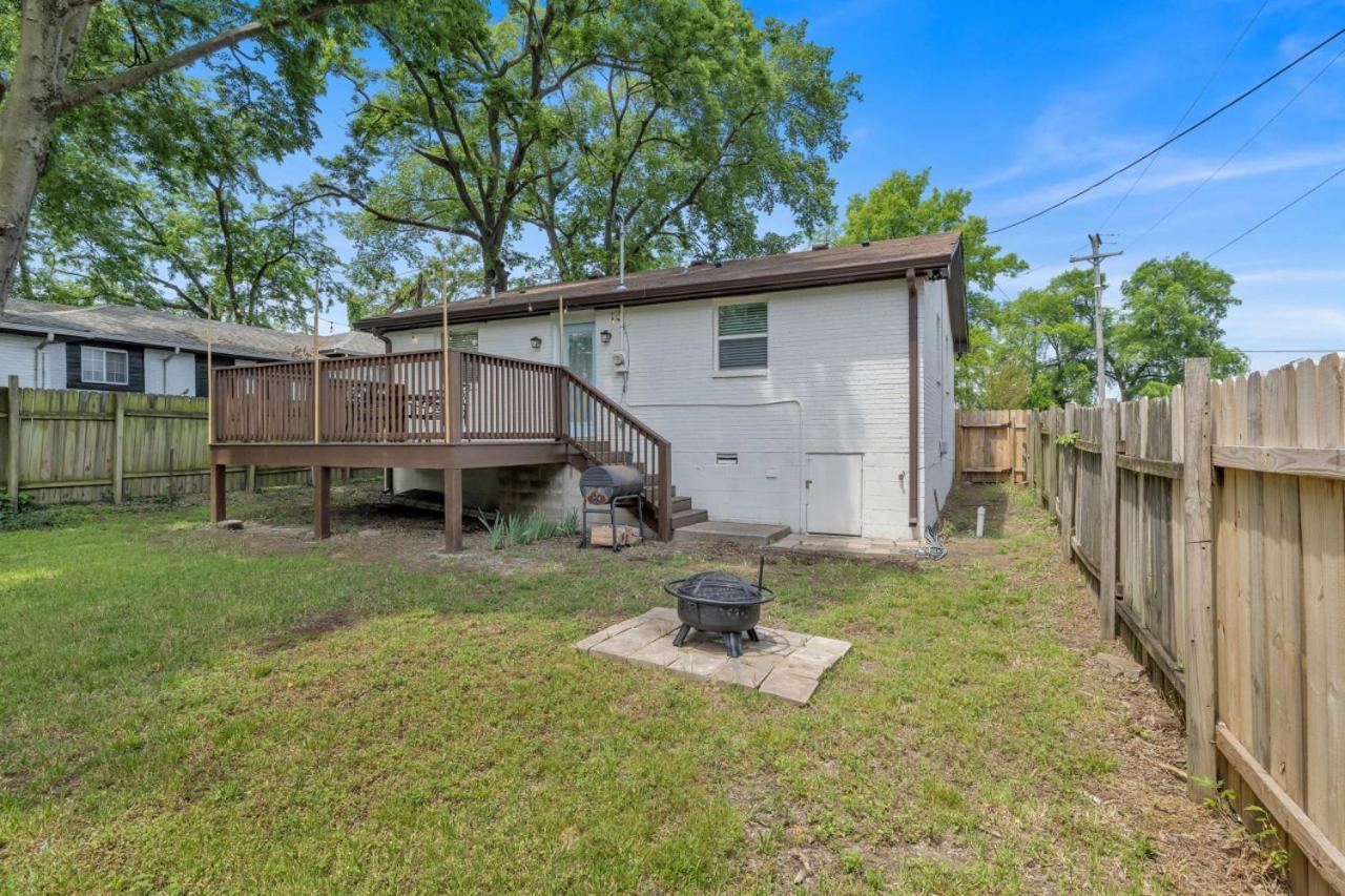 Holiday home Single Story Pet Friendly Home, With Fenced Yard, Fire Pit, 5min To Downtown!! *