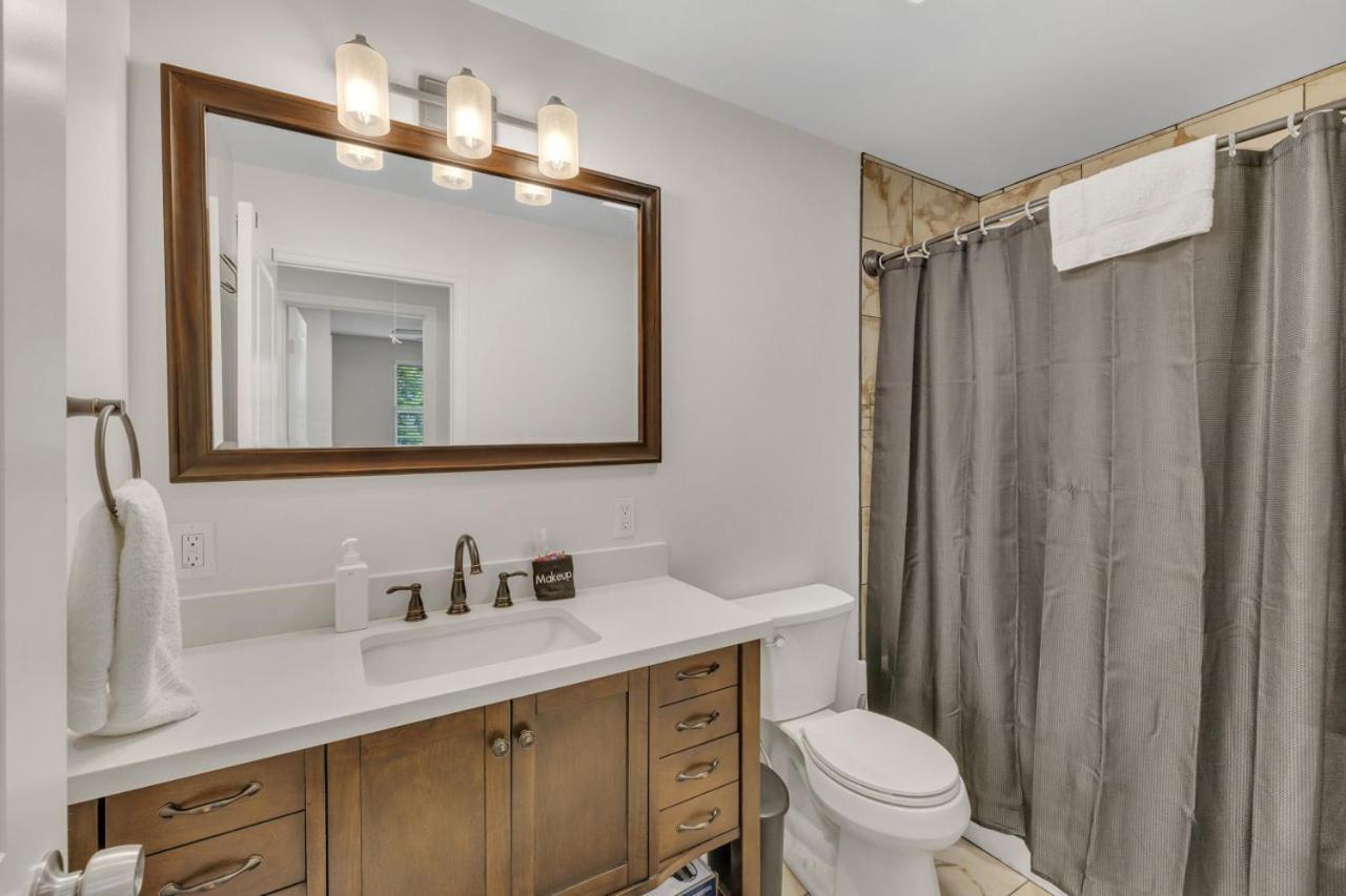 Single Story Pet Friendly Home, With Fenced Yard, Fire Pit, 5min To Downtown!!