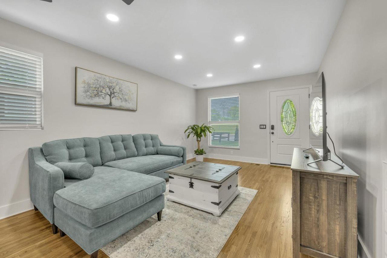 Single Story Pet Friendly Home, With Fenced Yard, Fire Pit, 5min To Downtown!!