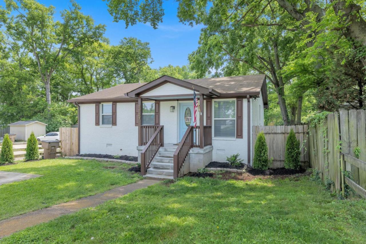 Single Story Pet Friendly Home, With Fenced Yard, Fire Pit, 5min To Downtown!!