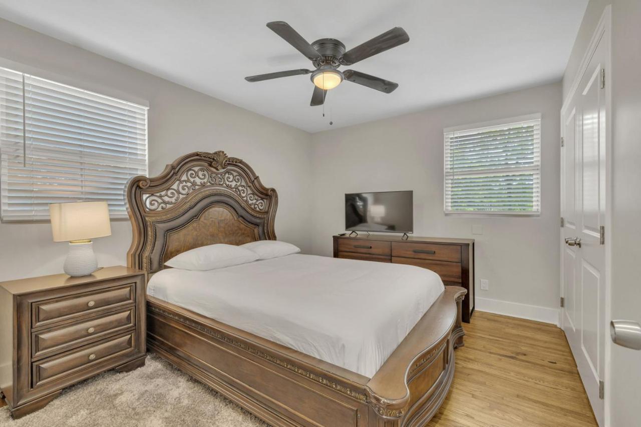 Single Story Pet Friendly Home, With Fenced Yard, Fire Pit, 5min To Downtown!! Holiday home Nashville