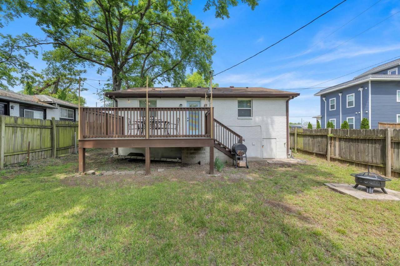 Holiday home Single Story Pet Friendly Home, With Fenced Yard, Fire Pit, 5min To Downtown!!