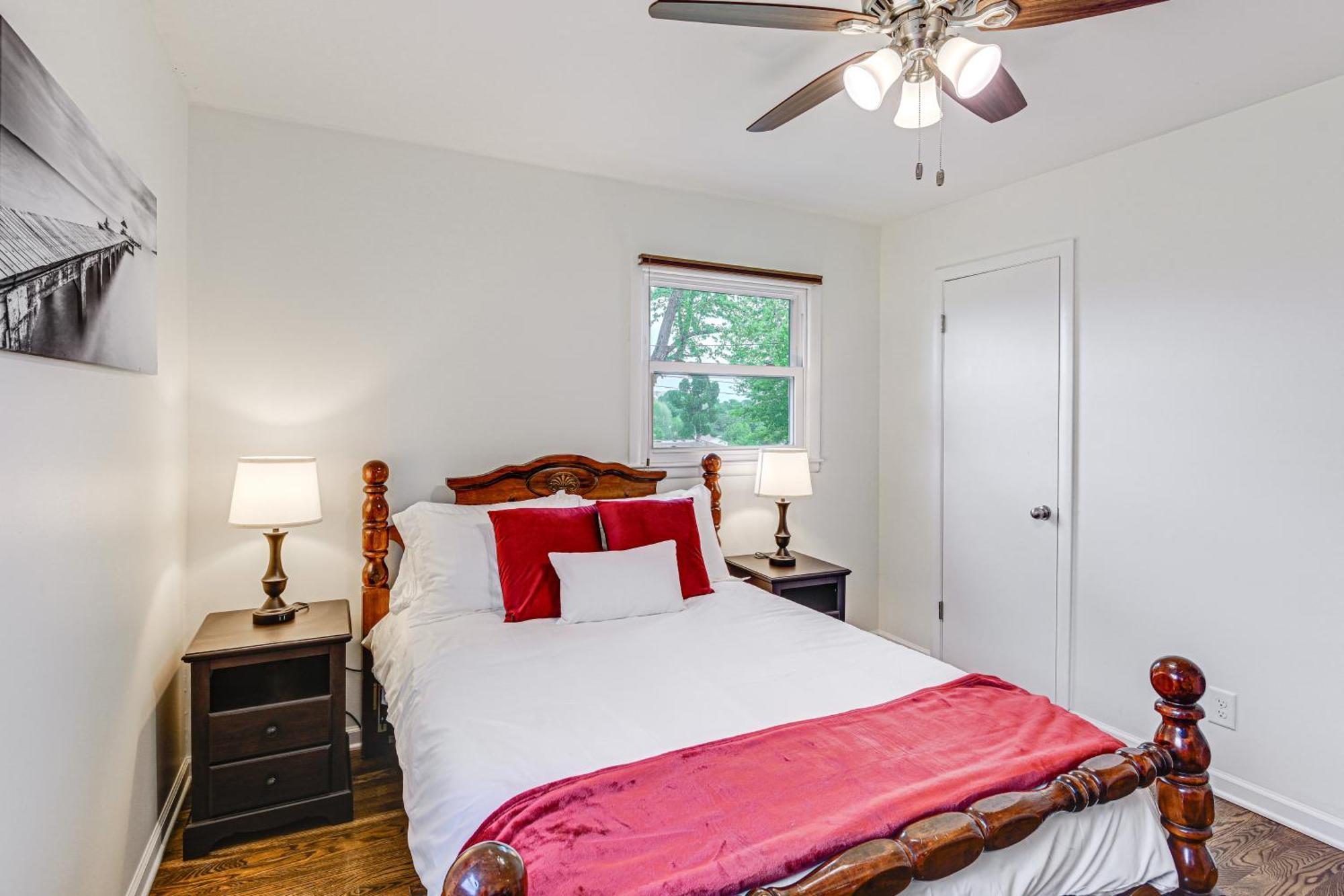Family-friendly Less Than 5 Mi To Downtown Holiday home