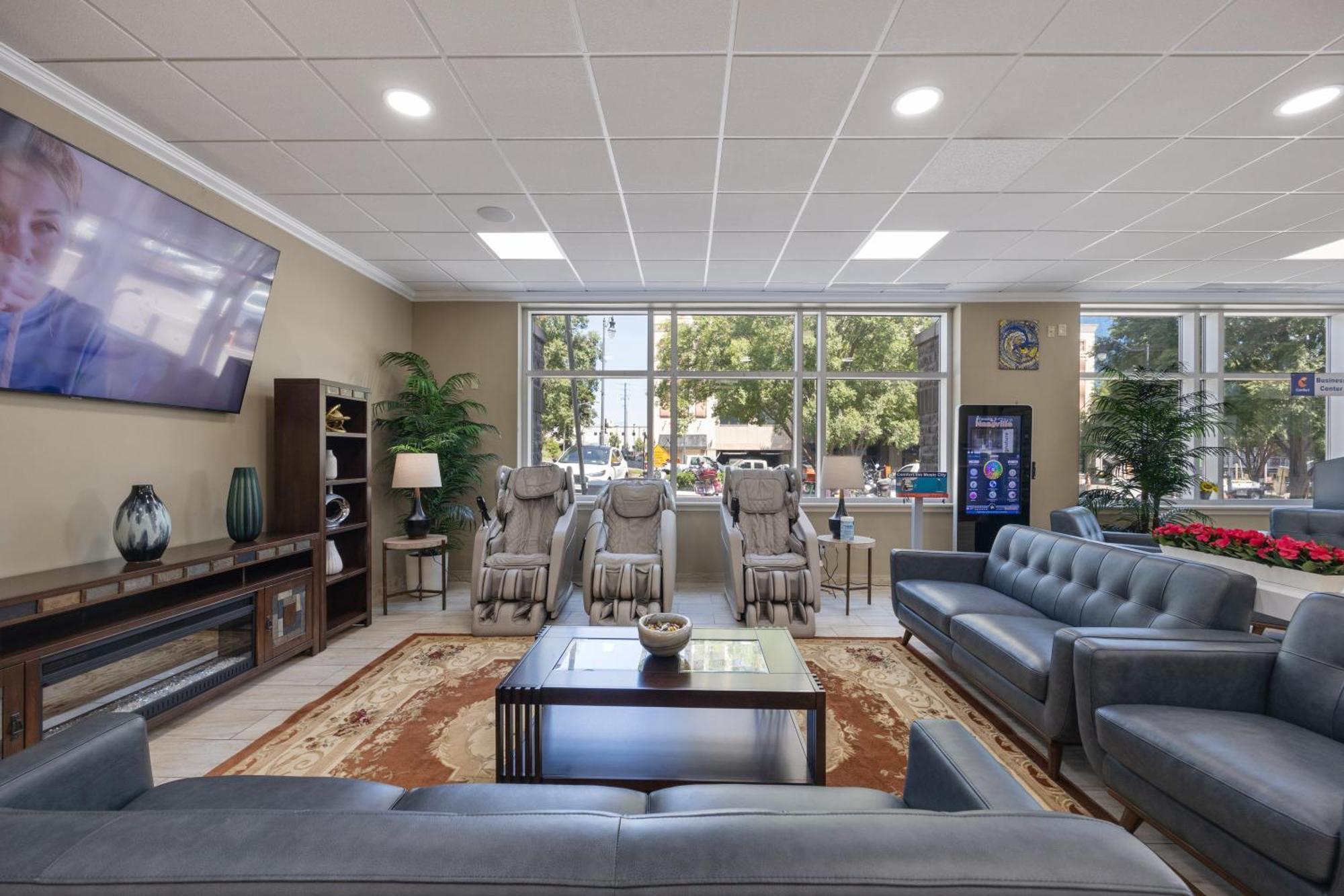 Comfort Downtown - Music Center 3*