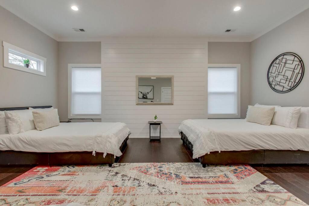 Holiday home New Spacious 2 Miles From Downtown *