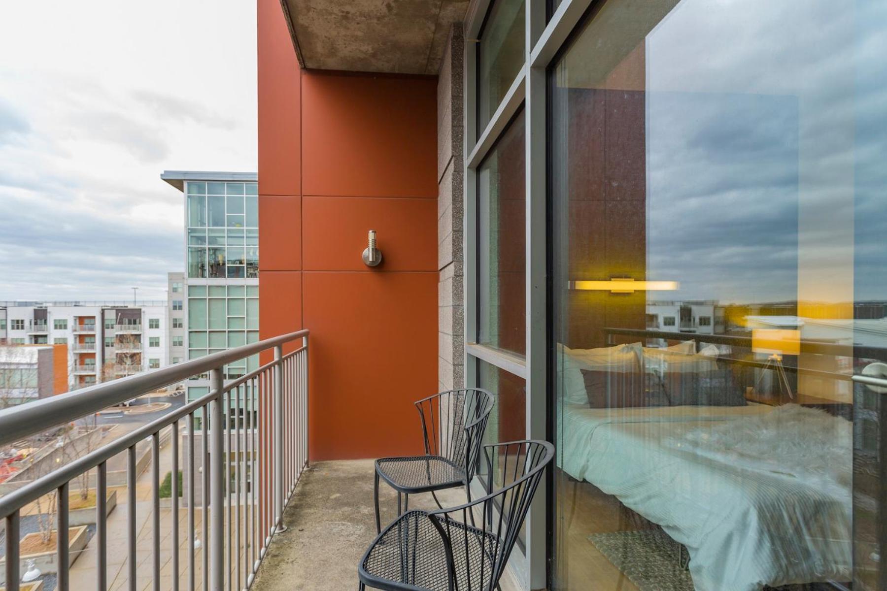 Artsy Extended Retreat Downtown Holiday home *