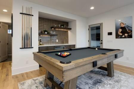 Modern Luxury Hot Tub Mini Golf Elevator Views Nashville