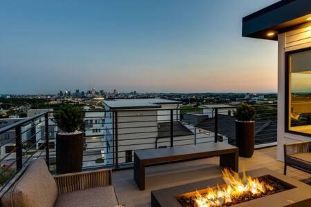 Holiday home Modern Luxury Hot Tub Mini Golf Elevator Views *