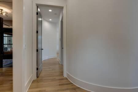 Modern Luxury Hot Tub Mini Golf Elevator Views * Nashville