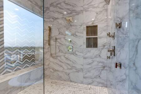 Holiday home Modern Luxury Hot Tub Mini Golf Elevator Views *