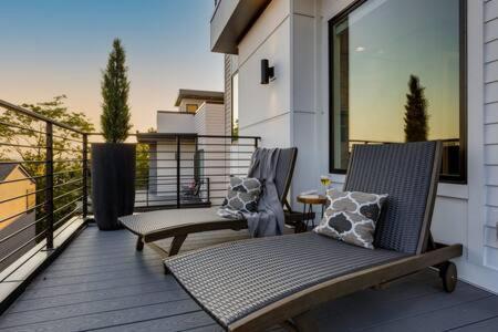 Modern Luxury Hot Tub Mini Golf Elevator Views