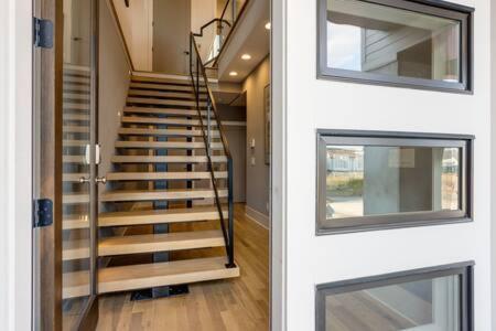 Modern Luxury Hot Tub Mini Golf Elevator Views Holiday home Nashville