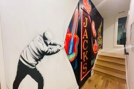 Modern Luxury Hot Tub Mini Golf Elevator Views *