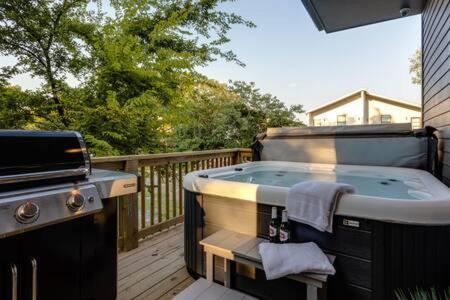 Modern Luxury Hot Tub Mini Golf Elevator Views Nashville
