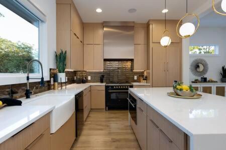 Modern Luxury Hot Tub Mini Golf Elevator Views