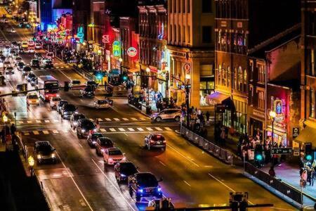 Modern Luxury Hot Tub Mini Golf Elevator Views * Nashville