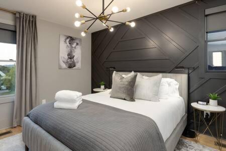 Modern Luxury Hot Tub Mini Golf Elevator Views