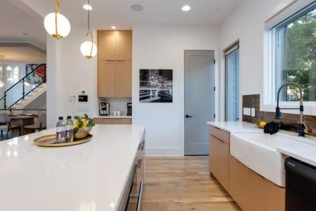 Holiday home Modern Luxury Hot Tub Mini Golf Elevator Views *