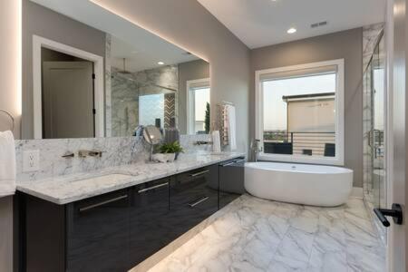 Modern Luxury Hot Tub Mini Golf Elevator Views *