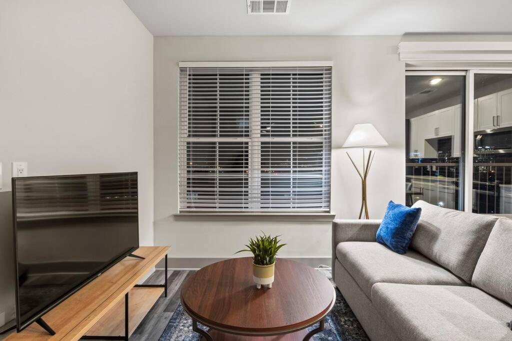 Luxury Apt, Min To Dt, Gym, Pool Nashville