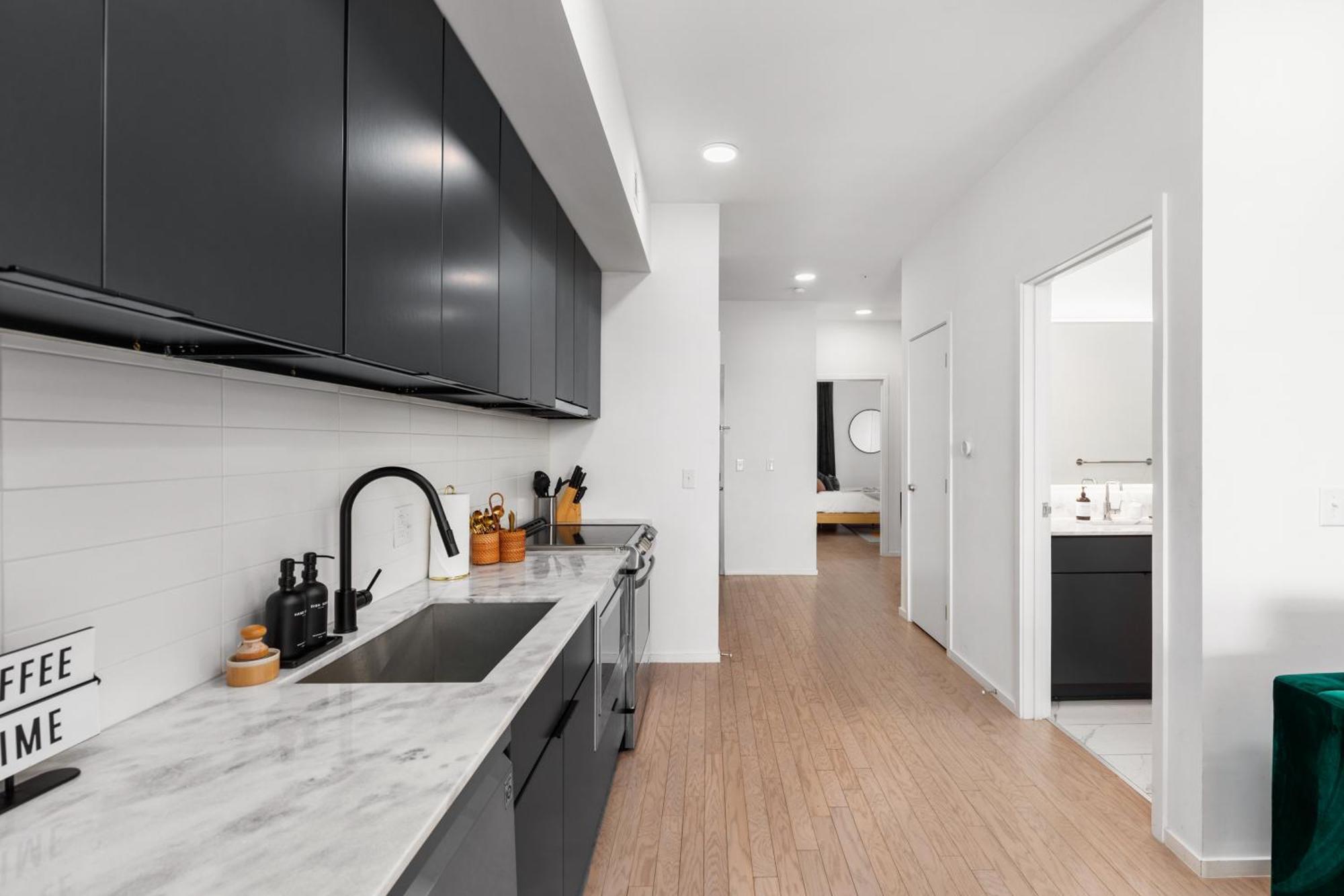 River View High-end With Private Patio And Free Parking