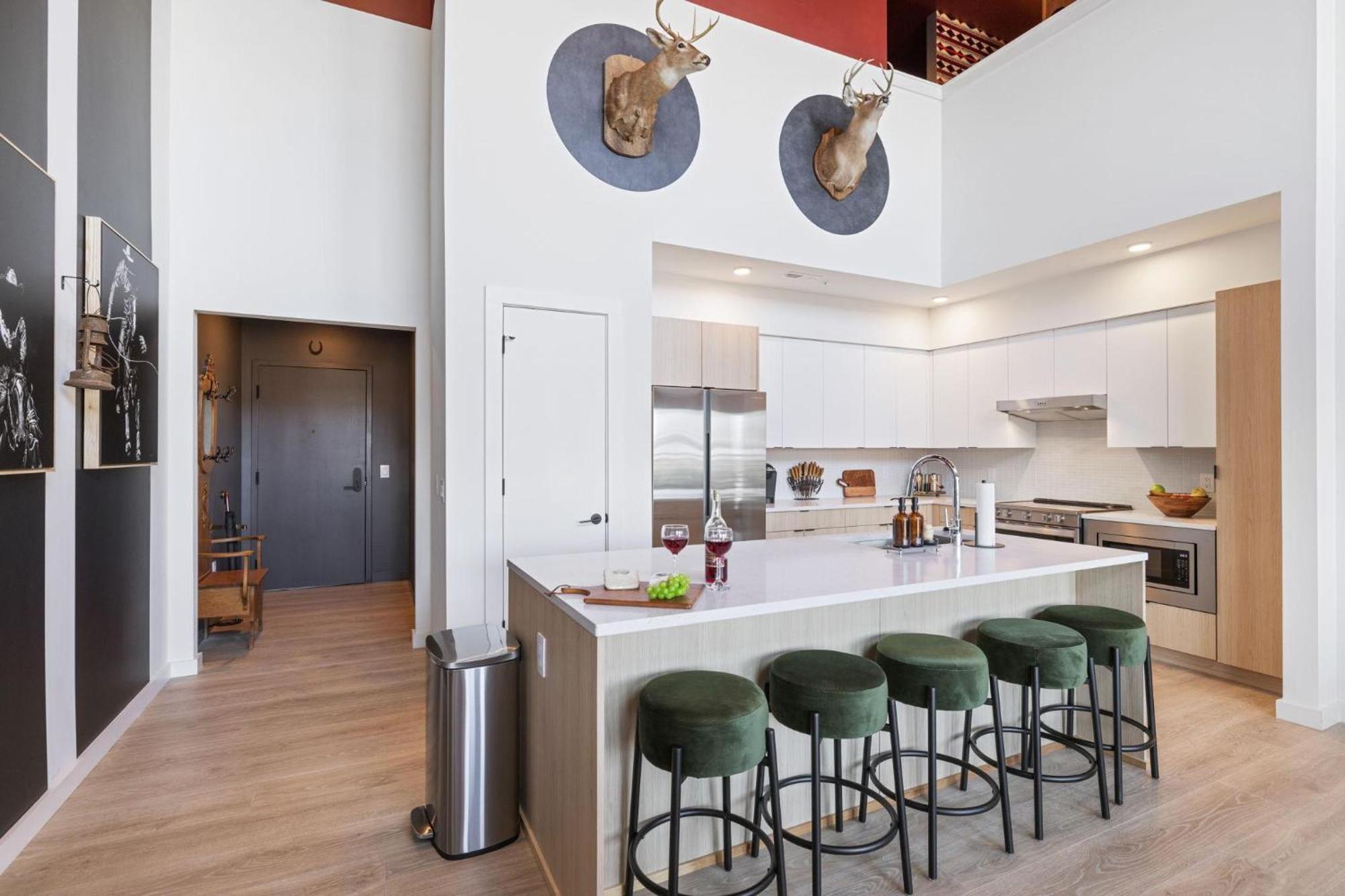 - 635 7th Ave S Unit 608 *