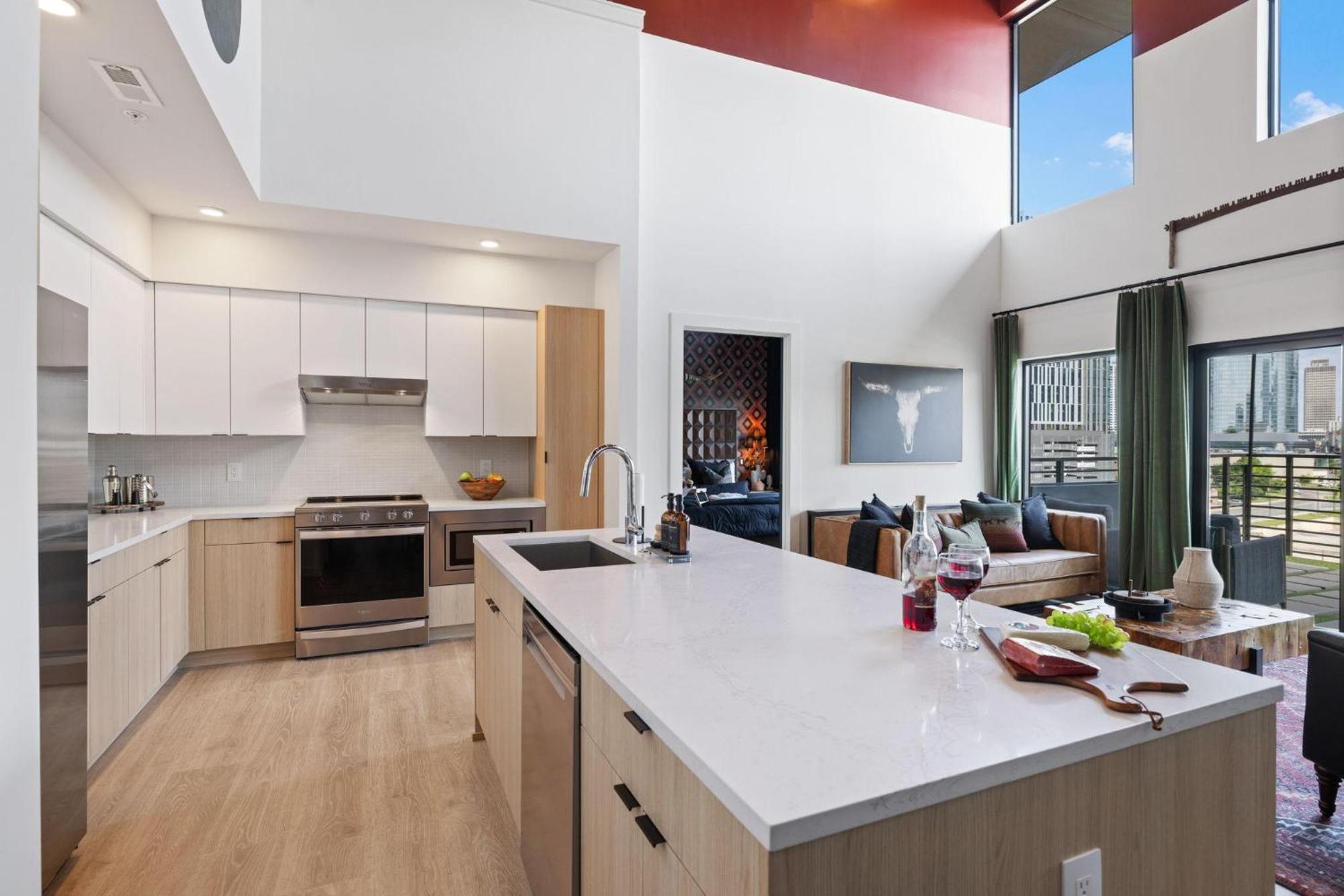 - 635 7th Ave S Unit 608