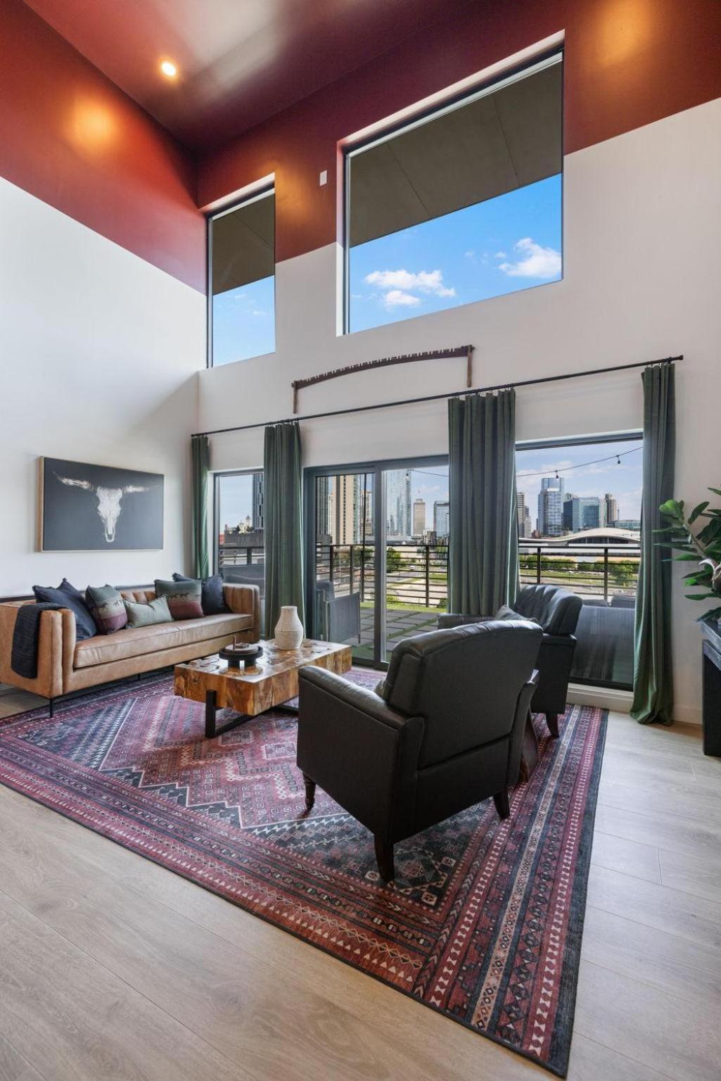 - 635 7th Ave S Unit 608