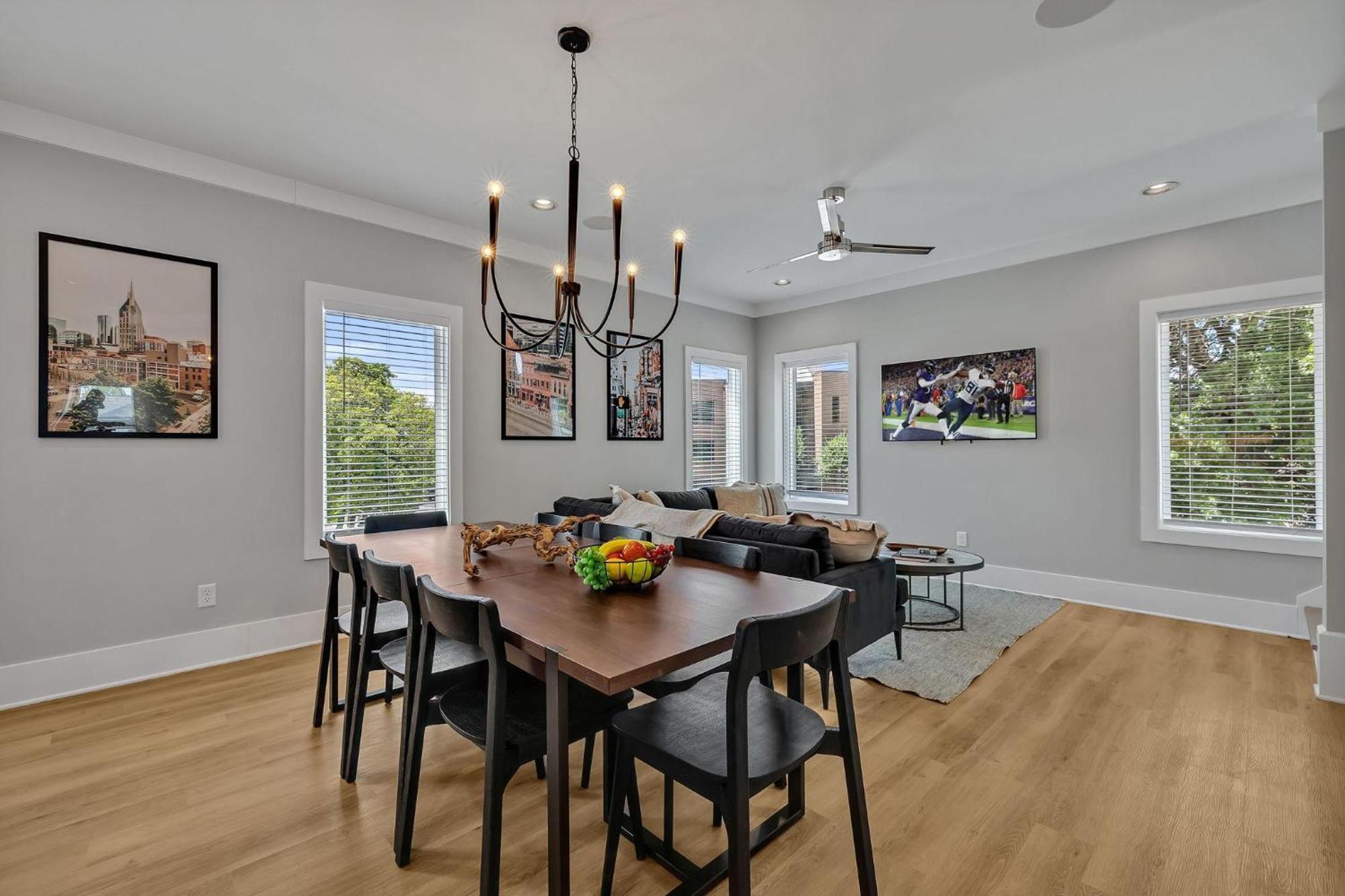 Tenor - Private Rooftop - 8 Mins To Broadway Holiday home *