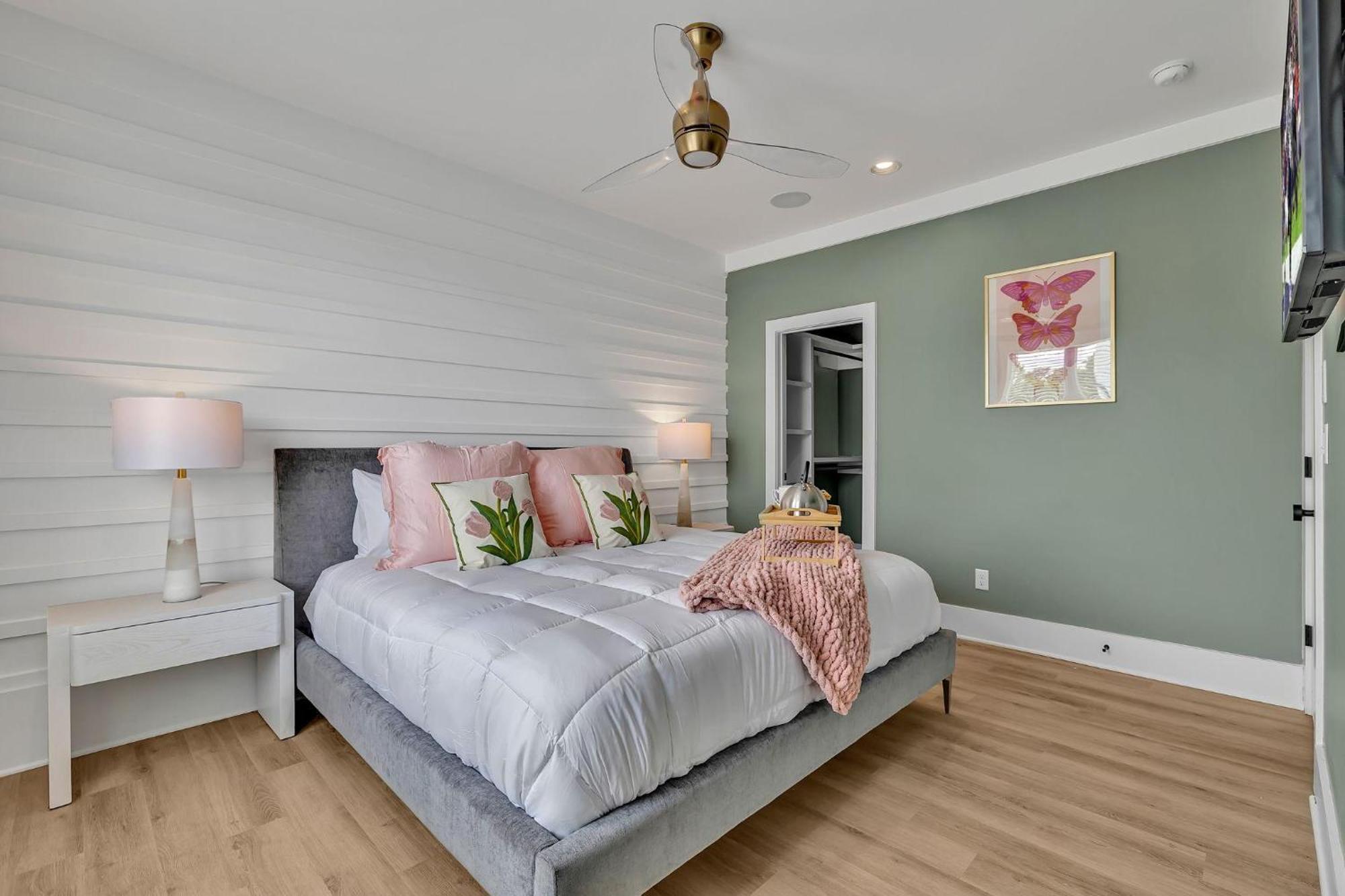 Alto-private Rooftop Deck-8 Mins To Broadway Holiday home Nashville