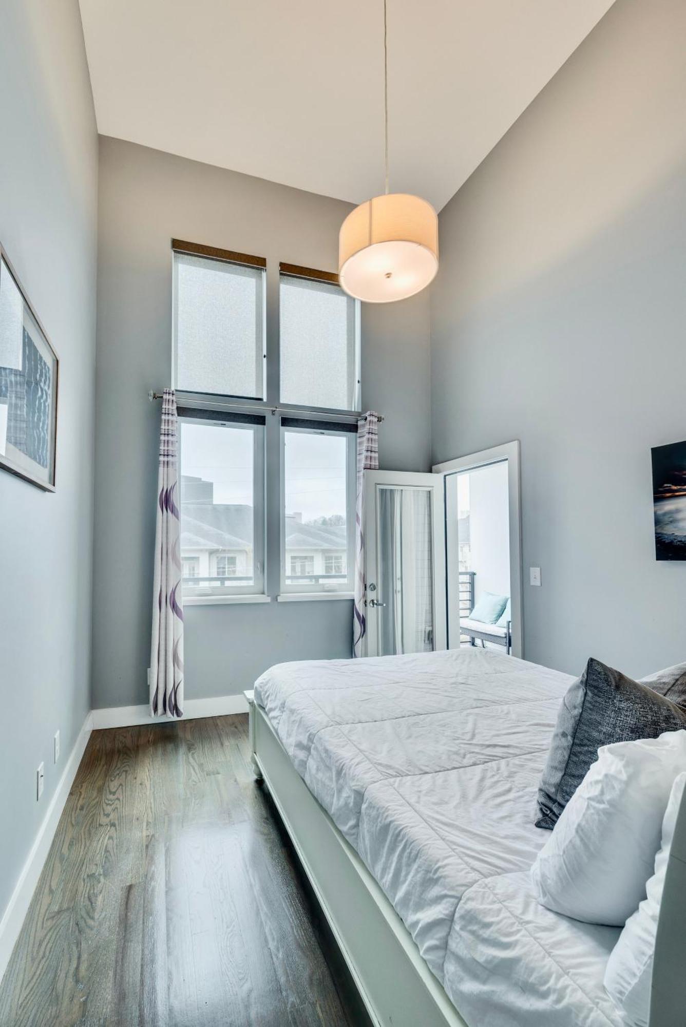 Modern - Mins To Broadway Holiday home *