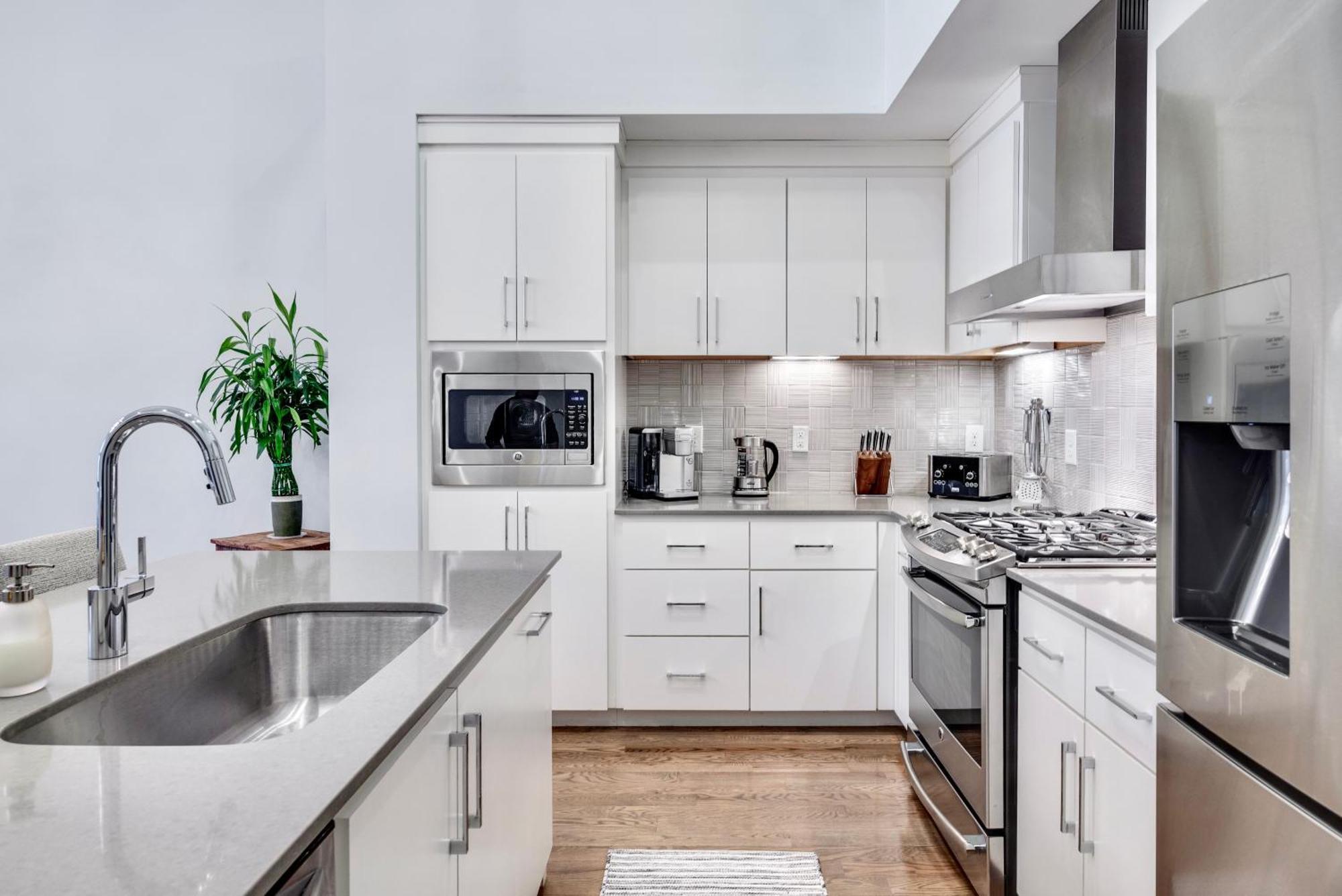 Holiday home Modern - Mins To Broadway