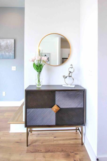 Luxurious Morden Loft Huge Rooftop & Skyline Views Holiday home Nashville