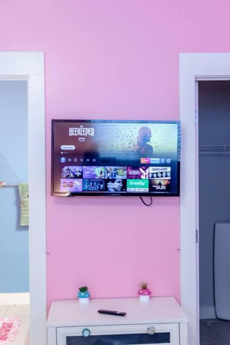 Pinkbme - 8 Min To Downtown, Free Parking