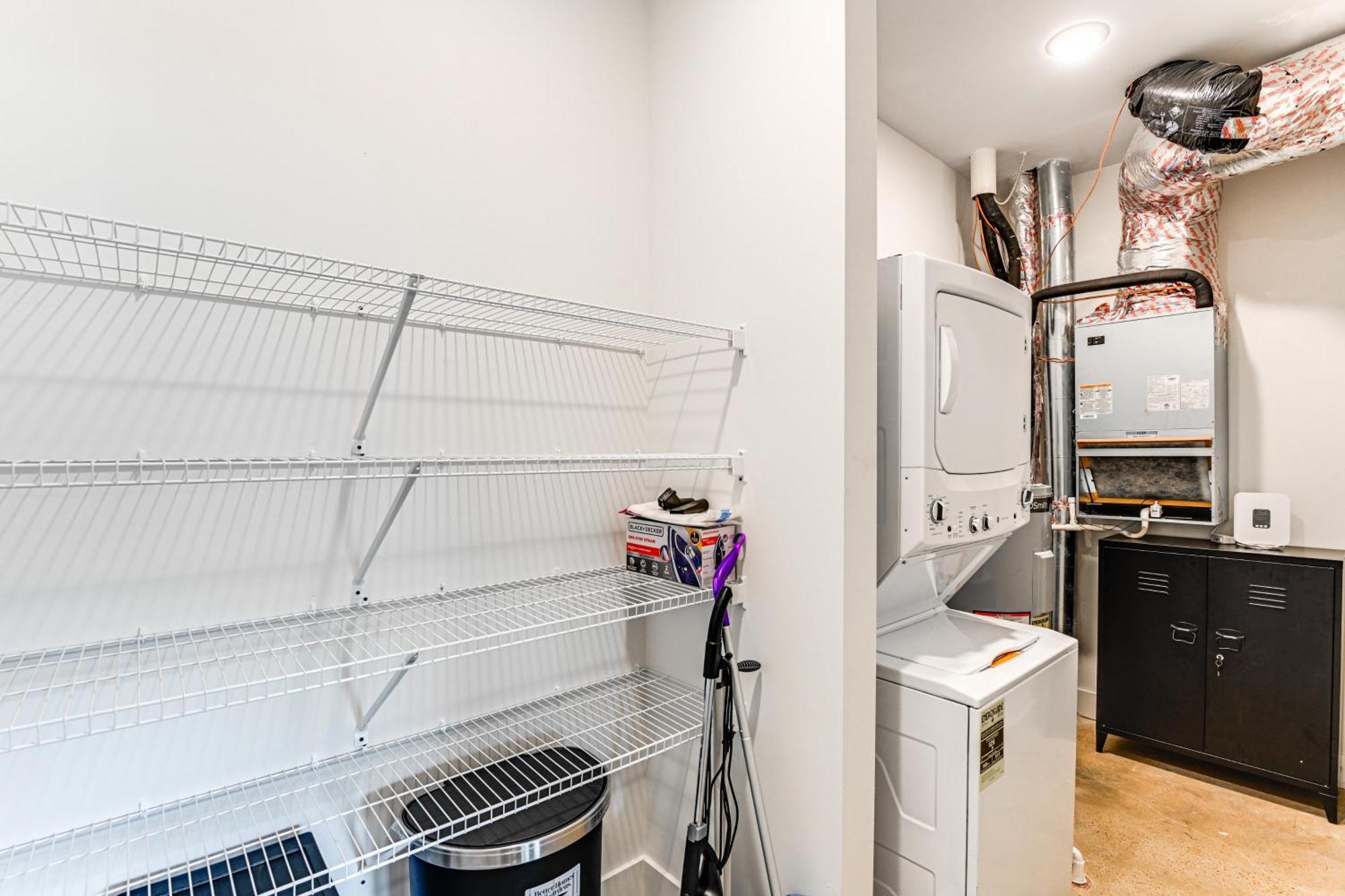 Apartment Modern 5 Mi To Downtown! *