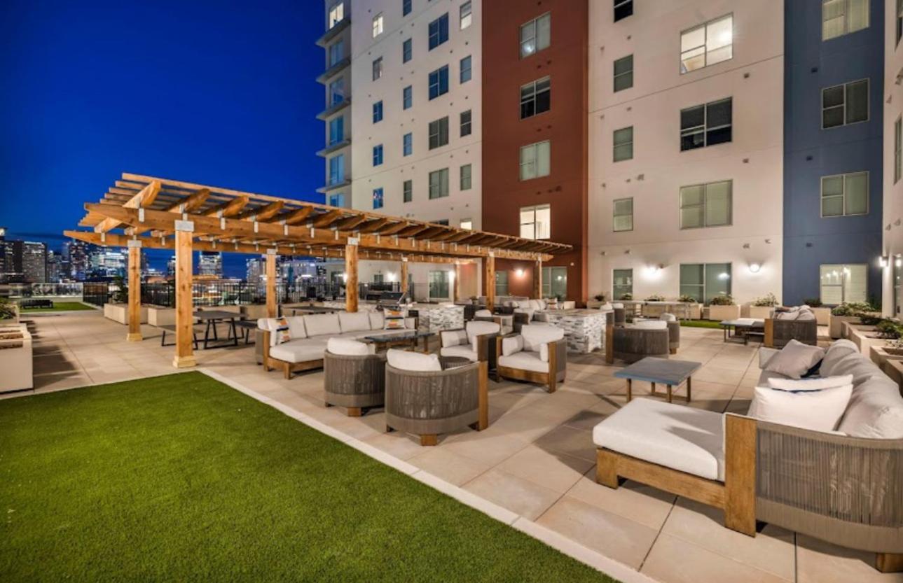 Apartment Hendrix Pool Gym Free Parking *