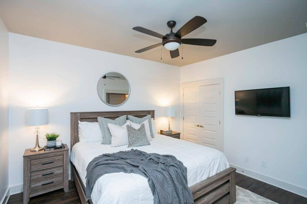 Spacious W Bar & Pool Table & Garage Near Belmont Nashville