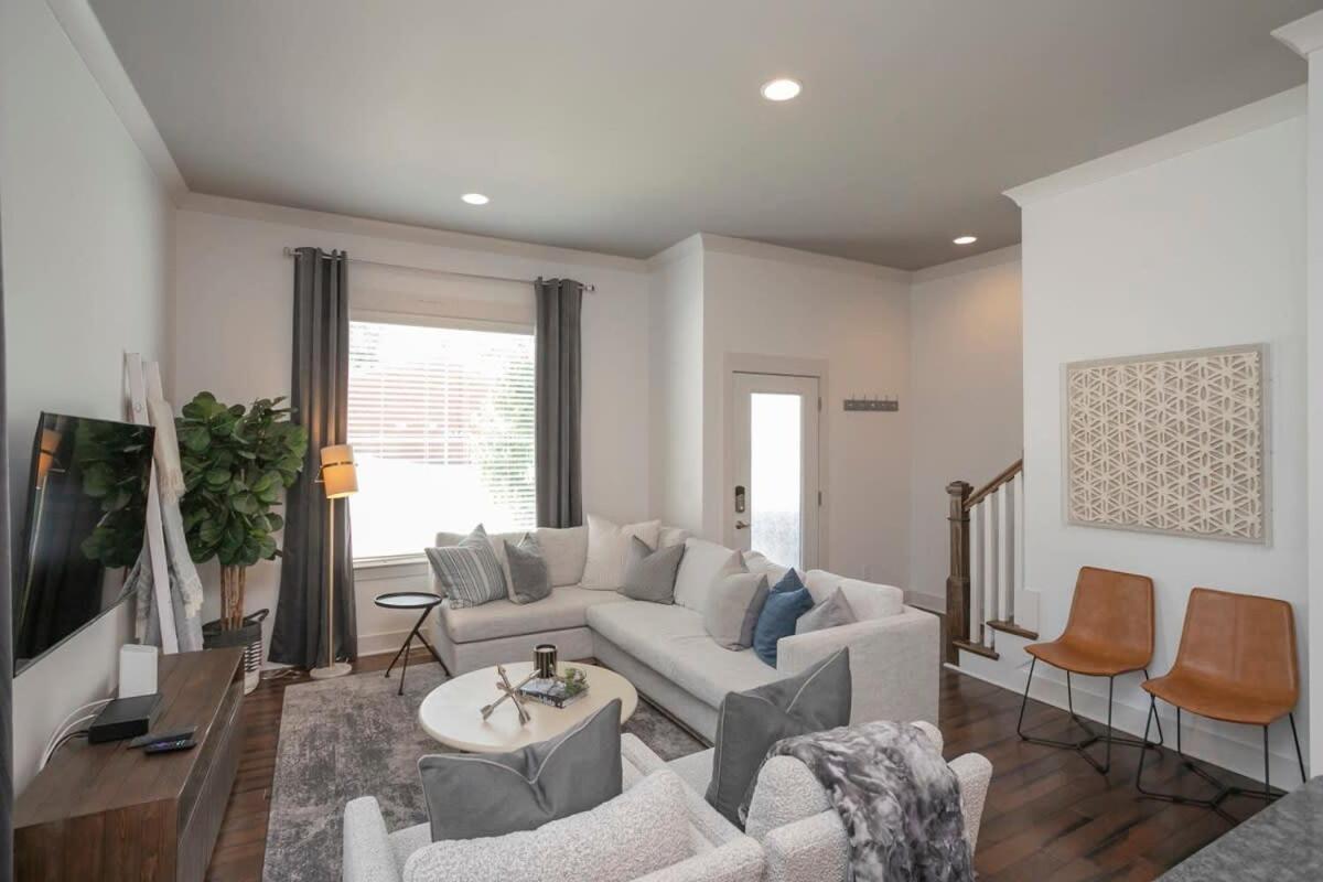 Spacious W Bar & Pool Table & Garage Near Belmont * Nashville