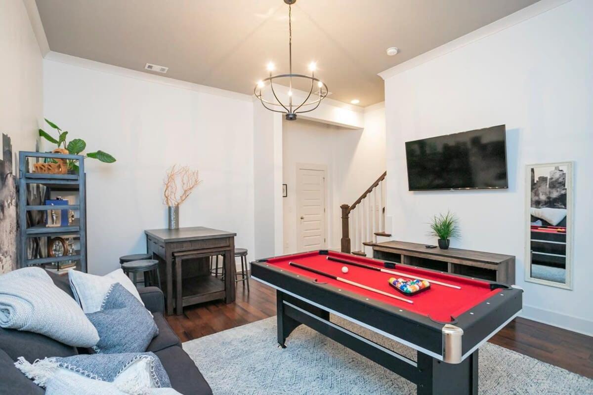 Spacious W Bar & Pool Table & Garage Near Belmont Nashville