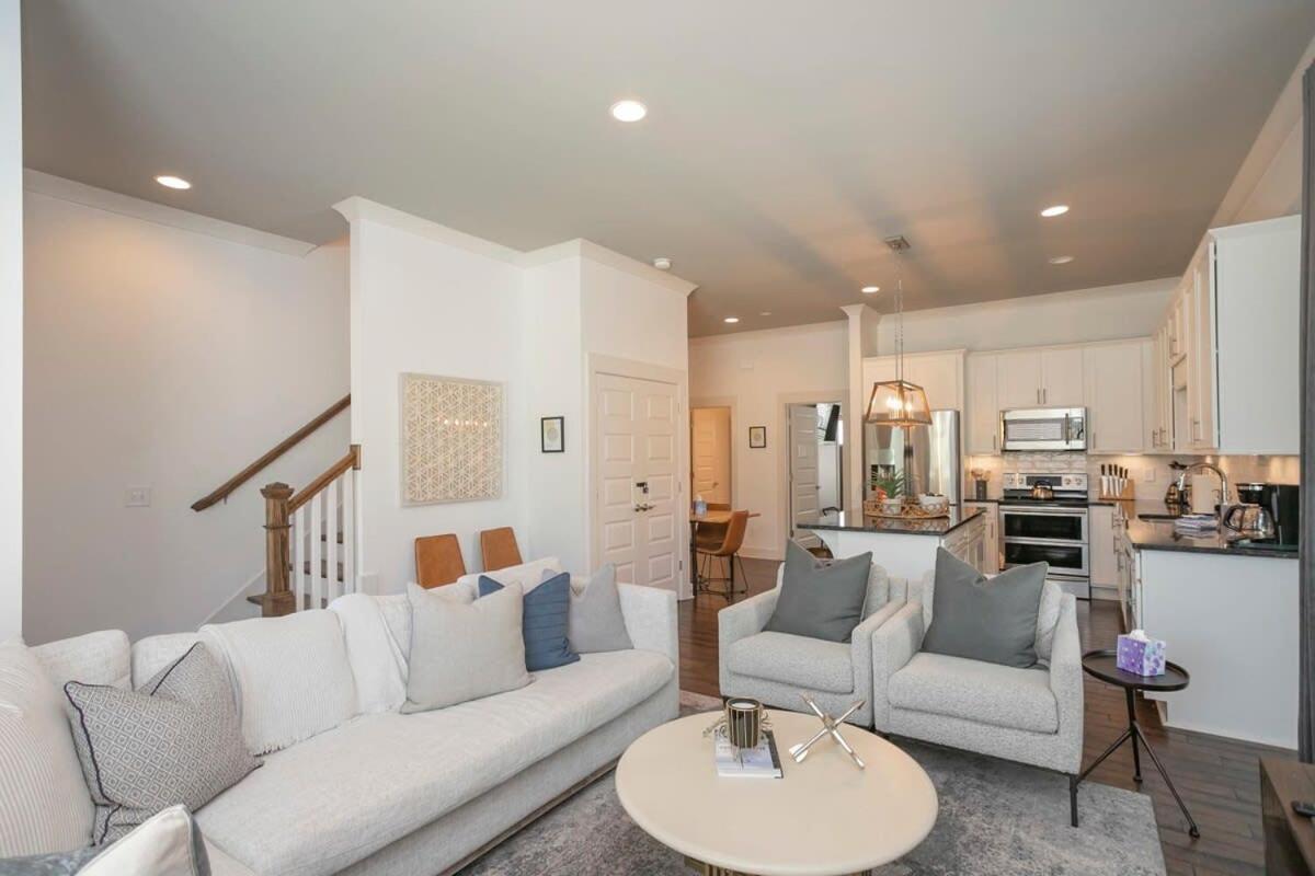 Holiday home Spacious W Bar & Pool Table & Garage Near Belmont Nashville