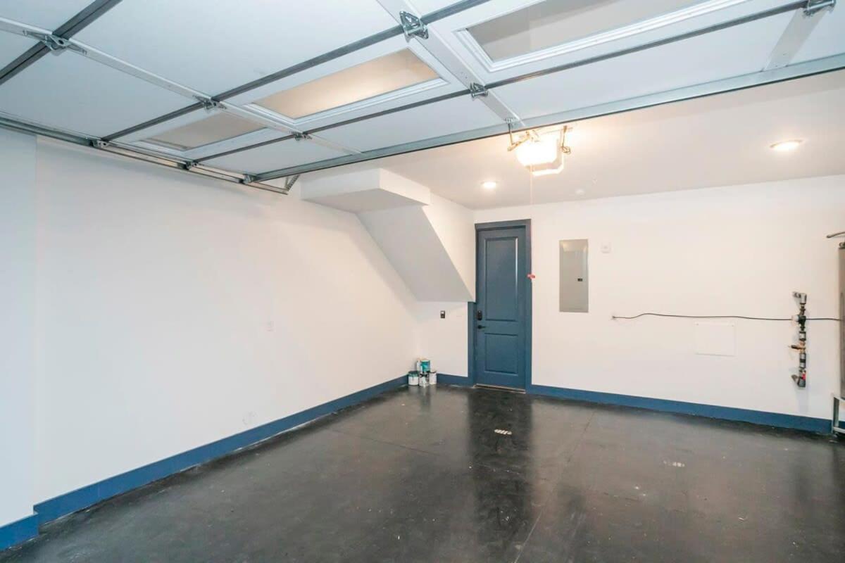 Holiday home Ev Charger King Beds Garage 2 Miles To Dwntn *