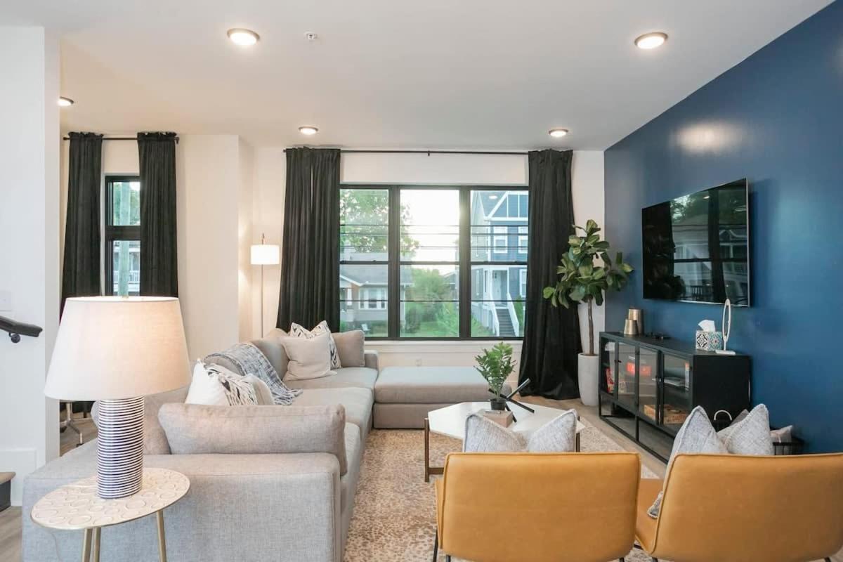 Ev Charger King Beds Garage 2 Miles To Dwntn Holiday home